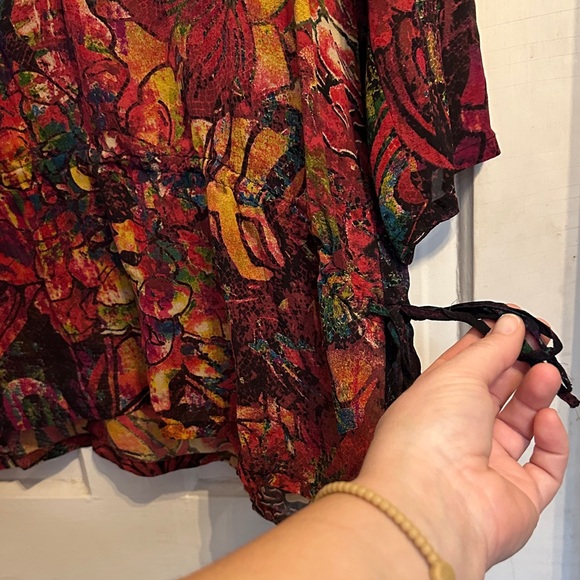 Chico's Vibrant Floral V-Neck sheer Blouse - Red and Black 100% silk - Picture 7 of 9